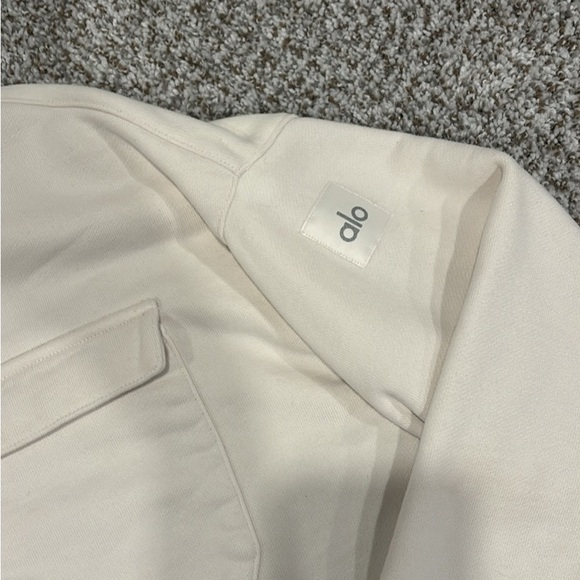 ALO CROPPED SHACKET SIZE SMALL - Picture 2 of 2